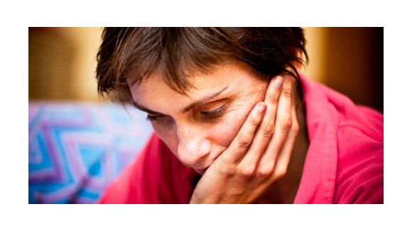 Violences faites aux femmes : "Un très bon dispositif législatif insuffisamment appliqué"