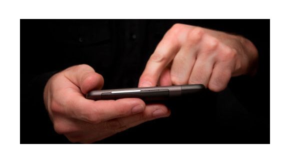 Tweets en plein procès : les twittos soutiennent le juge et le procureur