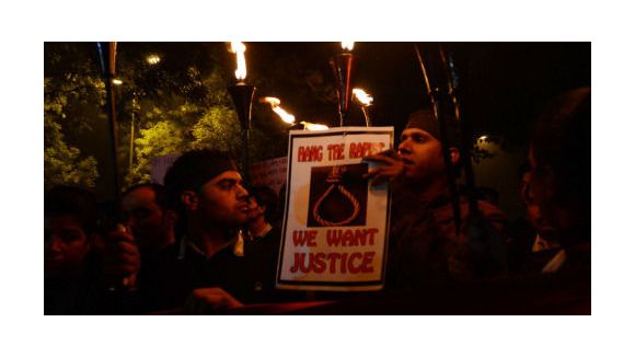New Delhi : la famille de l'étudiante violée et décédée réclame la peine de mort