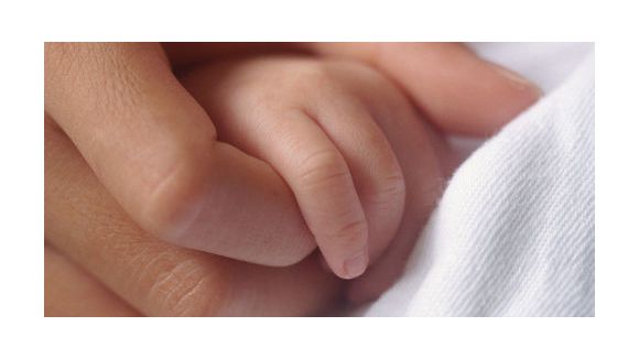 En Auvergne, le premier bébé de l'année est né dans un  foyer homosexuel