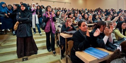 Tunisie : les femmes s'affrontent sur la question du port du voile
