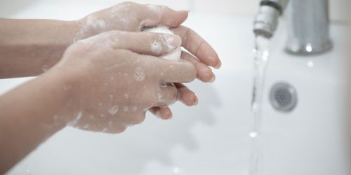 Des doigts fripés dans l’eau pour nous simplifier la vie