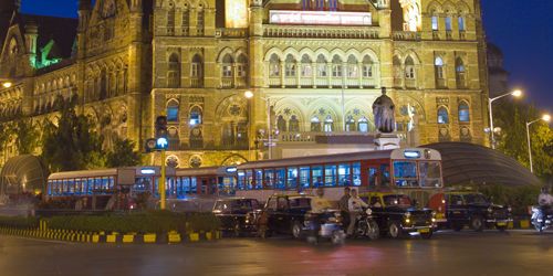 Inde : pour lutter contre le viol, la police de Bombay interdit aux femmes de se promener la nuit