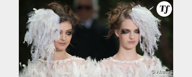 Chanel : Karl Lagerfeld fait défiler deux mariées pour dire oui au mariage gay