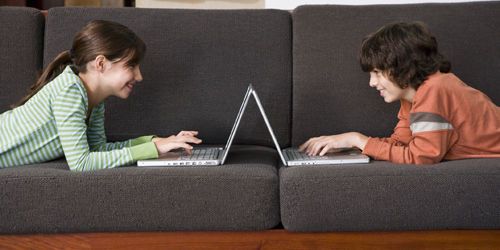 Sur Internet, filles et garçons ont les mêmes pratiques