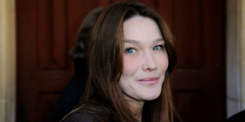 Carla Bruni nous emmène "Chez Keith & Anita" – Vidéo Clip