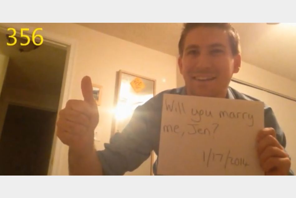 Dean Smith dans sa vidéo de demande en mariage.