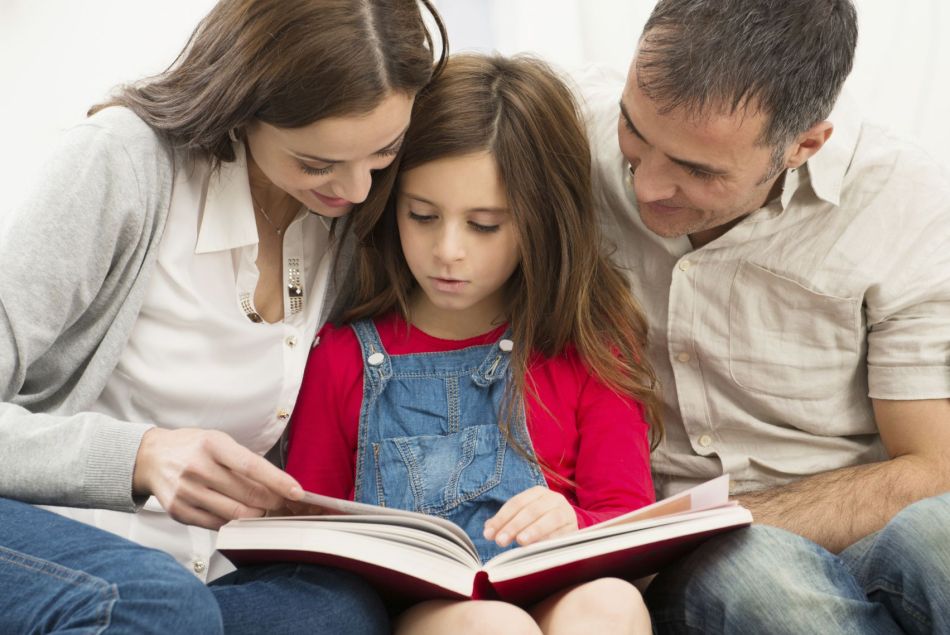 Les parents qui aident trop leurs enfants à faire leurs devoirs pourraient être responsables de leurs mauvaises notes.