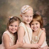 Ces trois courageuses petites filles célèbrent leur victoire contre le cancer