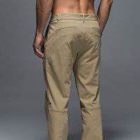 Le pantalon anti casse-bonbons cartonne chez les mecs