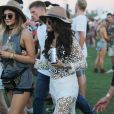 Selena Gomez, en flagrant délit de fashion faux-pas avec sa robe macramé, au festival de Coachella 2014