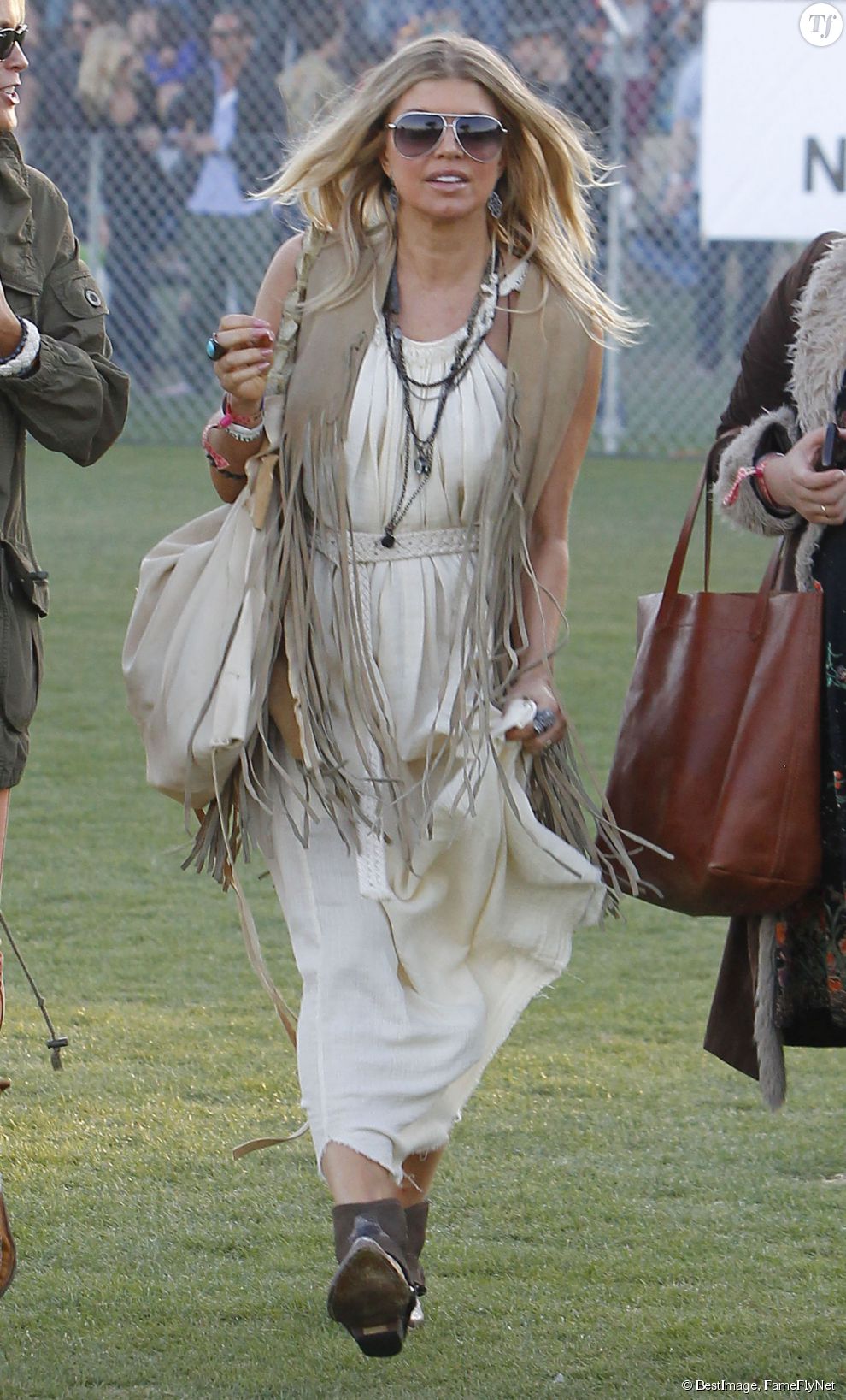 Fergie se lance dans une carrière de cowgirl (à Coachella en 2012).