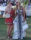 Preuve que la couronne de fleurs est définitivement ringarde : Paris Hilton l'a adoptée à Coachella en 2014.