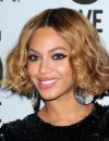 Beyoncé a choisi une teinte chaude, un blond miel qui illumine son teint.