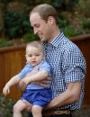 Le prince George avec son papa en Australie.