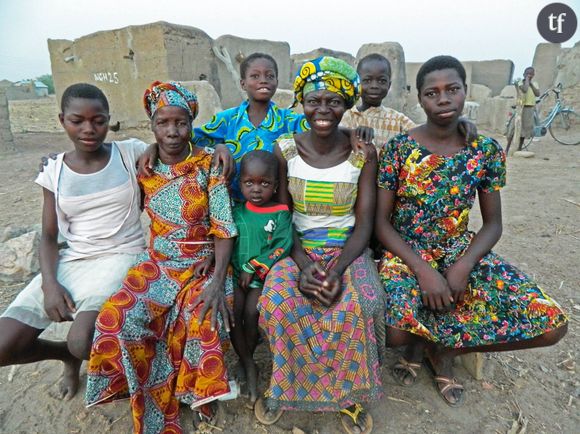 Des Africaines travaillant pour la société Aduna.