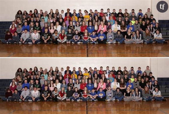 La photo de classe avant et après la retouche. Le mot "Feminist" a disparu.