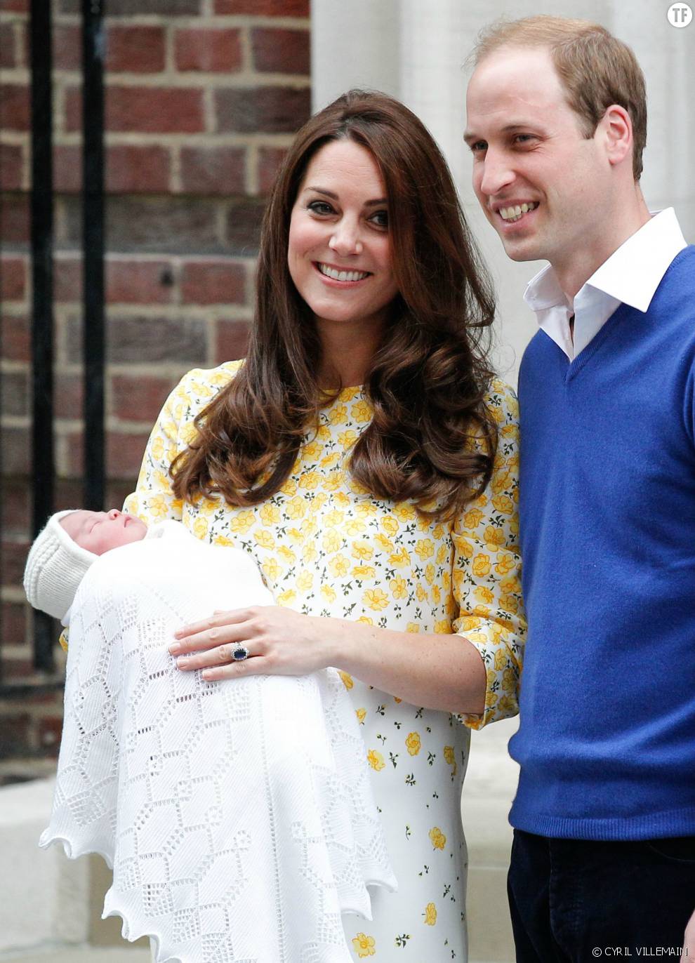 Kate Middleton et le Prince William présentent leur second enfant aux médias à Londres.