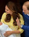 Kate Middleton et William présentent la princesse Charlotte au monde entier