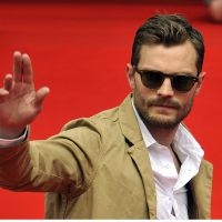 Jamie Dornan : plus canon que jamais au Karlovy Vary International Film Festival (photos et vidéo)