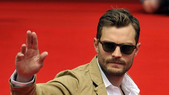 Jamie Dornan : plus canon que jamais au Karlovy Vary International Film Festival (photos et vidéo)