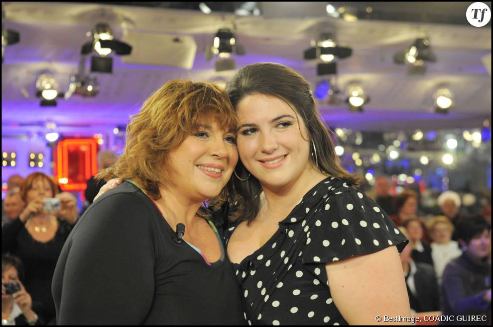 Charlotte Gaccio et sa mère Michèle bernier dans Vivement Dimanche diffusé le 10 janvier 2010.