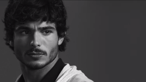 Qui est la taupe ? : Stéfan, star d'une pub pour Adopte un mec (vidéo)