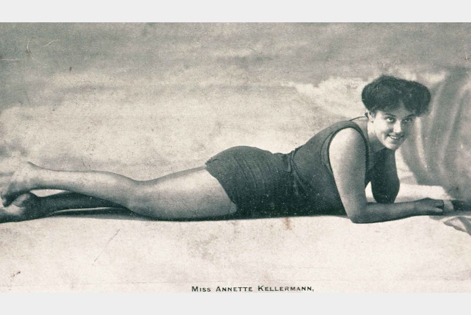 Annette Kellerman, nageuse australienne, et première femme en maillot de bain de compétition au début des années 1900.