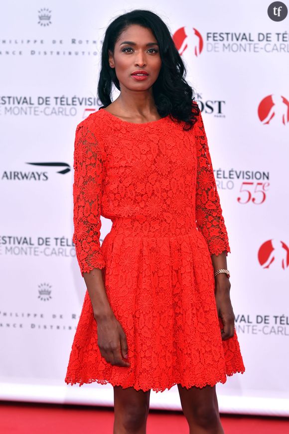 Sara Martins est l'actrice principale de la série "Meutre au paradis" sur France 2.