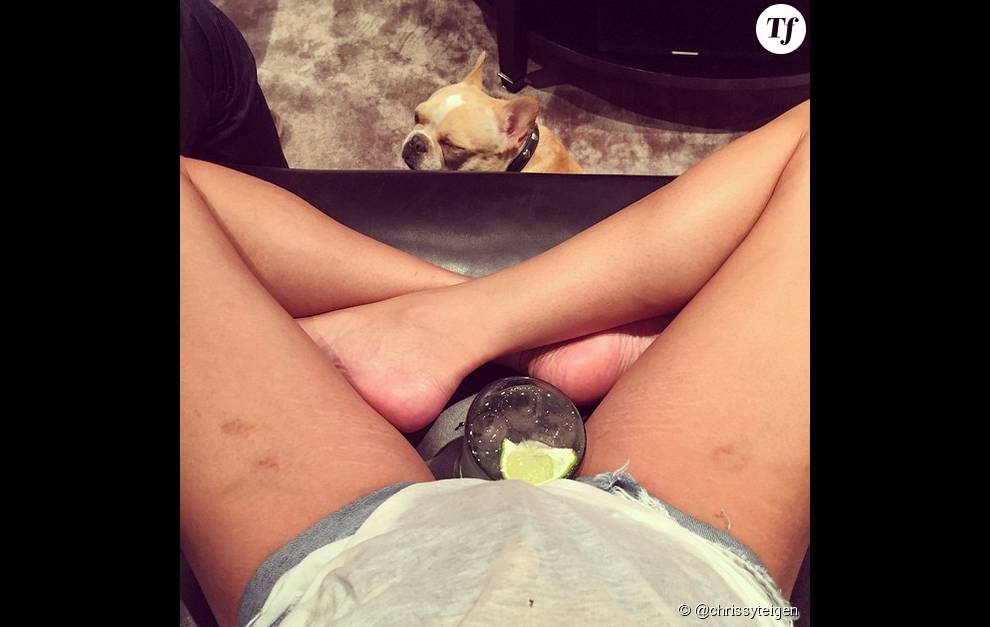 Il y a quelques mois, la mannequin Chrissy Teigen avait elle aussi affiché ses vergetures sur Instagram.