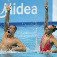 Bill May, premier champion de natation synchronisée : un homme dans le bassin des femmes