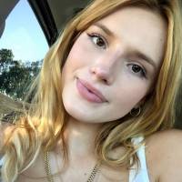 Bella Thorne : elle avait tellement de boutons qu'elle n'osait plus sortir