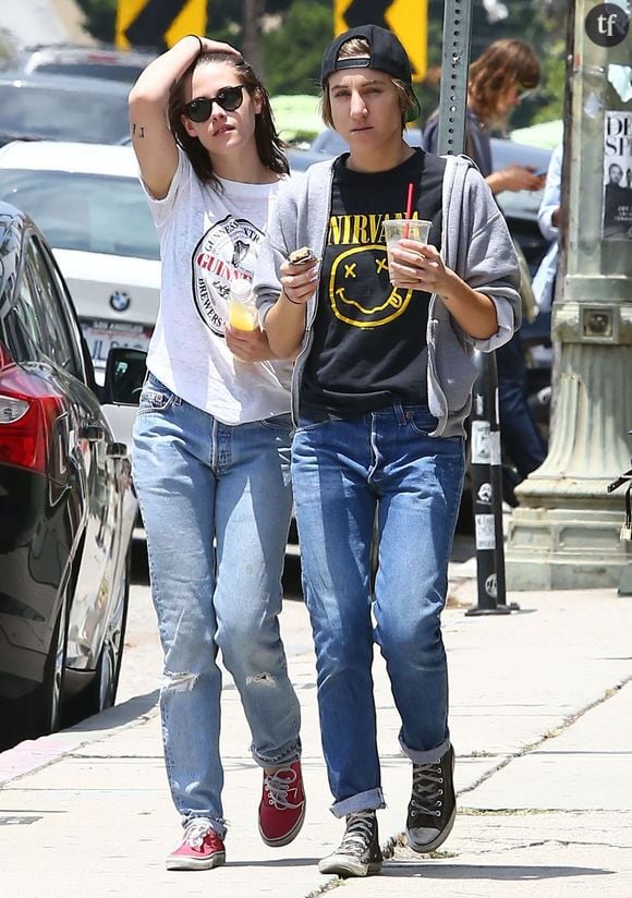 Kristen Stewart et sa supposée petite-amie Alicia Cargile se promènent à Silverlake, le 6 juin 2015. 