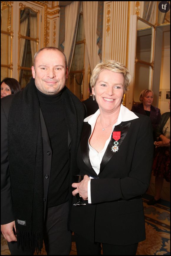 ELISE LUCET ET SON MARI MARTIN BOURGEOIS - CEREMONIE DE REMISE DES INSIGNES DE CHEVALIER DANS L' ORDRE NATIONAL DE LA LEGION D' HONNEUR AU MINISTERE DE LA CULTURE 