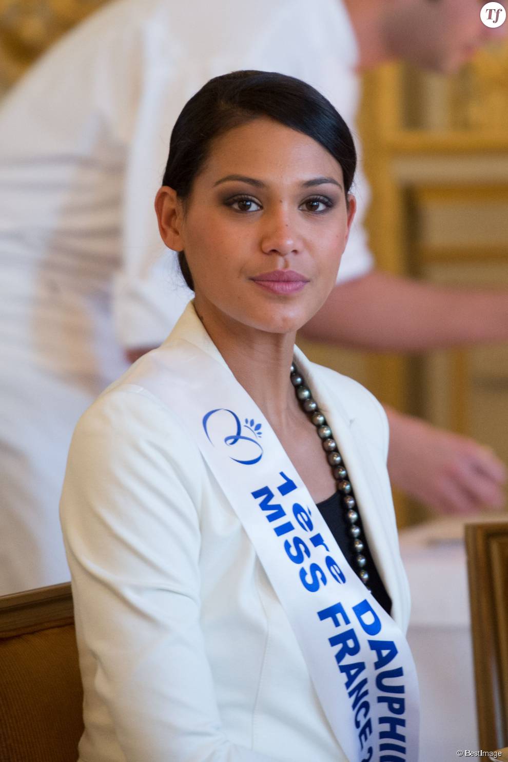  Semi-Exclusif - Hinarere Taputu (Miss Tahiti - 1ère Dauphine 2015) - Anniversaire surprise ( 20 ans) de Miss France 2015, Camille Cerf et de sa soeur jumelle Mathilde au Shangri-La Hotel Paris. Le 9 Décembre 2014.  