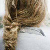 Comment réaliser une tresse épi : le tuto vidéo tout simple