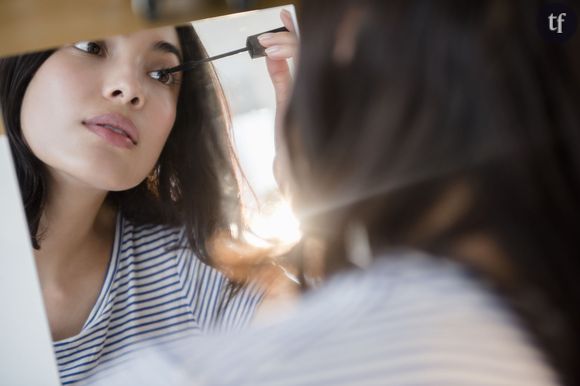 Voici une astuce toute simple pour allonger ses cils avec du mascara.