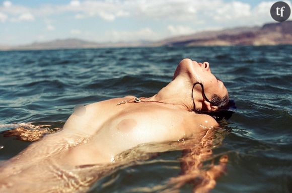 Une photo de la photographe Maud Chalard censurée afin de pouvoir rester sur Facebook