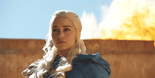 Daeneris met le feu dans Game of Thrones