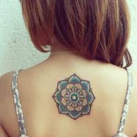 20 idées de tatouages mandala pour filles zen