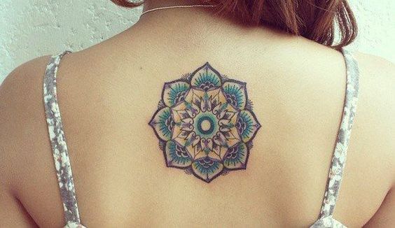 20 idées de tatouages mandala pour filles zen