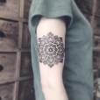 Tatouage de mandala sur le bras