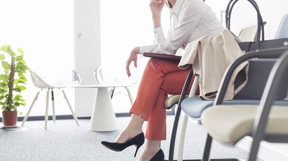 Peut-on obliger les femmes à porter des talons au travail ?