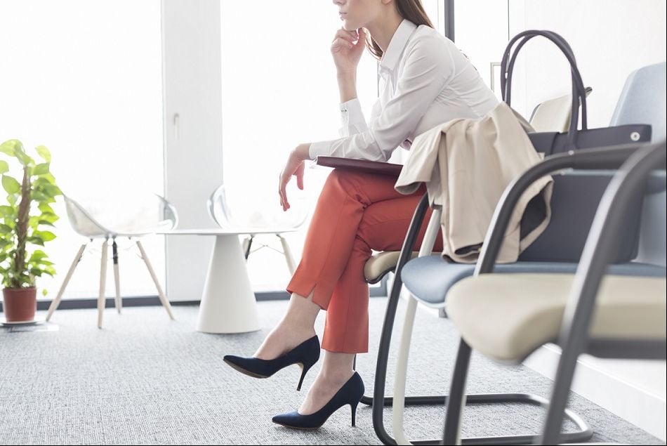 Peut-on forcer les femmes à porter des talons au travail ?