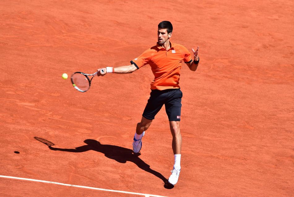 Novak Djokovic lors de la demi-finale des Internationaux de tennis de Roland-Garros à Paris, le 5 juin 2015