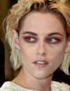 La première instigatrice de l'ombre à paupières rouge à Cannes : l'actrice Kristen Stewart.