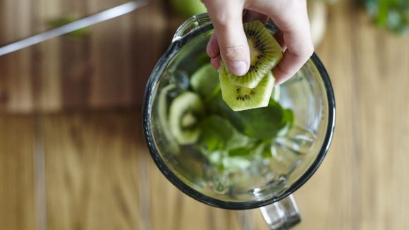 Comment éplucher un kiwi en quelques secondes avec une cuillère