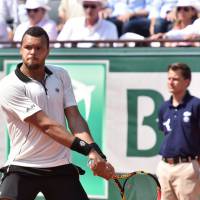 Jo-Wilfried Tsonga en couple : Noura est sa première supportrice à Roland-Garros (photos)