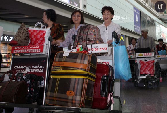 Des touristes arrivent à l'aéroport de Pékin, en Chine