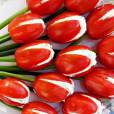 Les tulipes tomates cerises au fromage pour l'apéritif